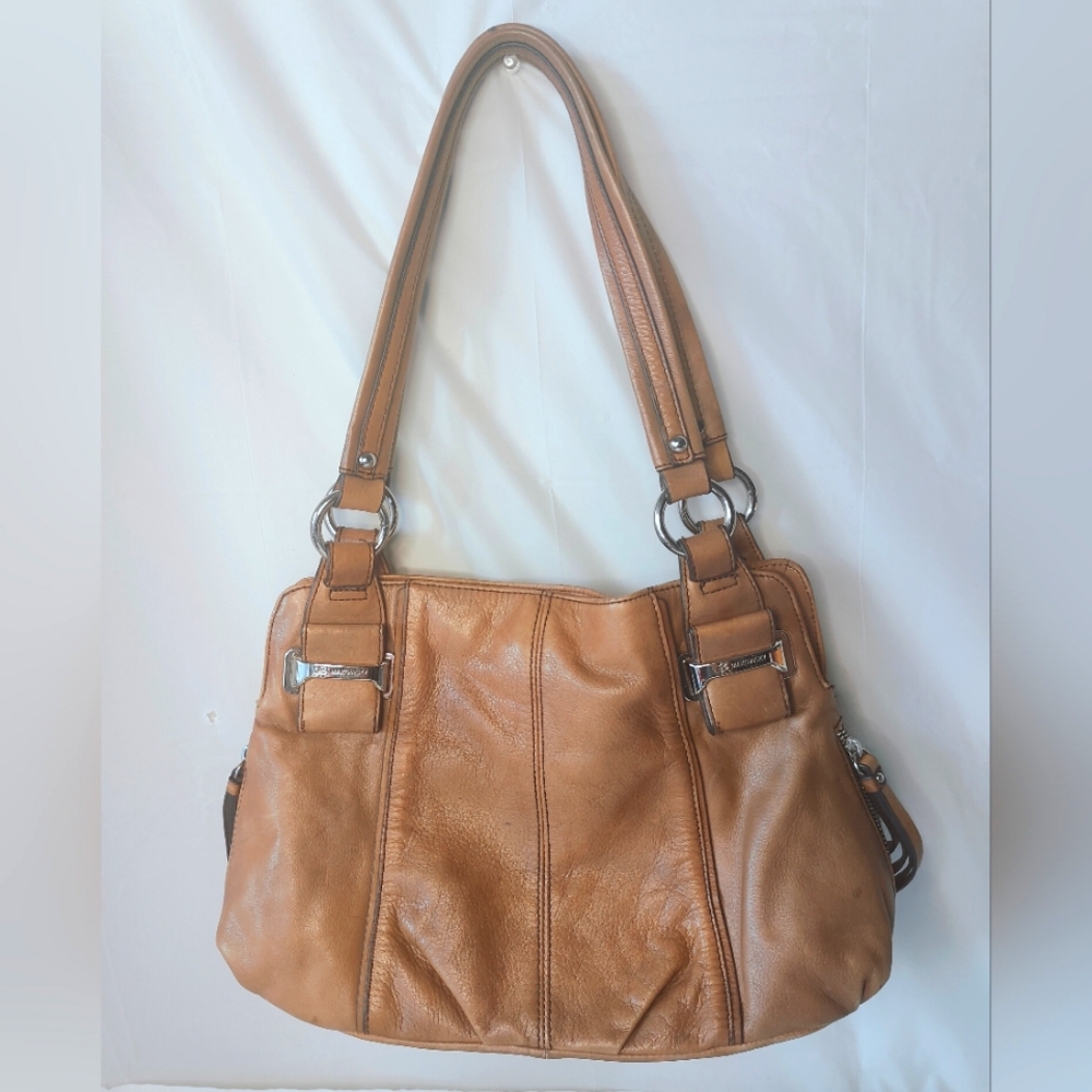 B Makowsky Vintage Leather Handbag In Light Brown / Tan. Bottom Studs.